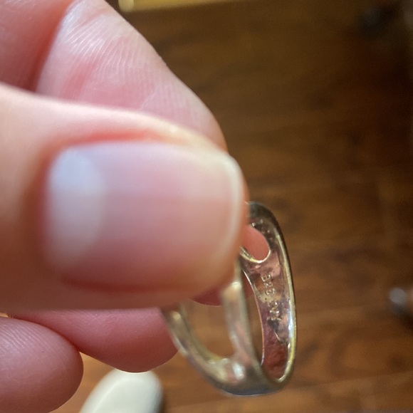 Beautiful sparkly silver ring with huge diamond like stone. - Picture 4 of 4